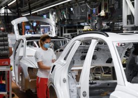 Industria, prezzi produzione ottobre +7,1% e +20,4% su anno